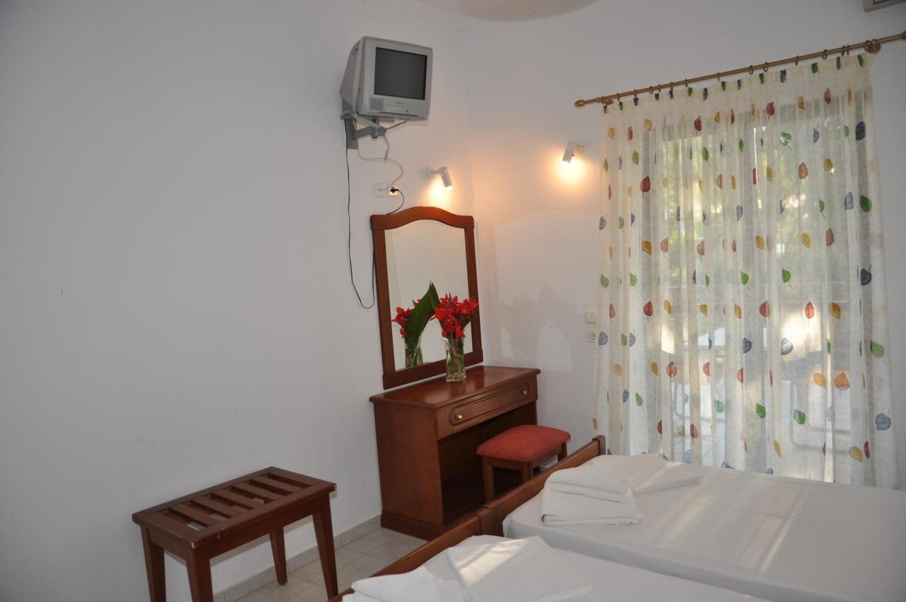 Hotel Dougas アルコウディ エクステリア 写真